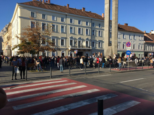 PROTEST la Cluj-Napoca anti-restricții și certificat verde: „Ne restricționează drepturile!”